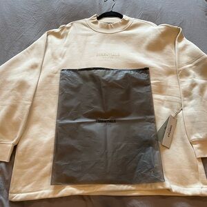 ESSENTIALS Crewneck (Tag and Dust Bag Included)